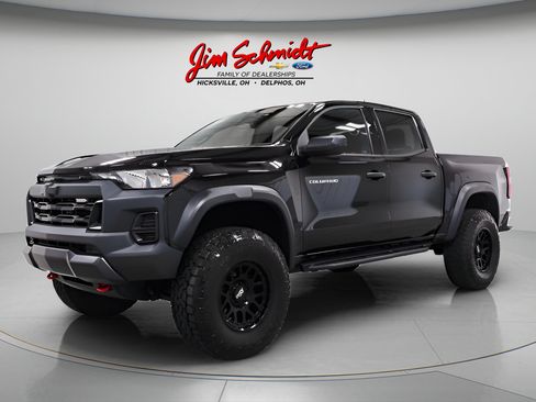 Used 2024 Chevrolet Colorado Trail Boss w/ Advanced Trailering Package AWD/4WD image 3