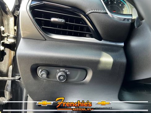 Used 2023 Chevrolet Traverse LT w/ LT Premium Package AWD/4WD image 14