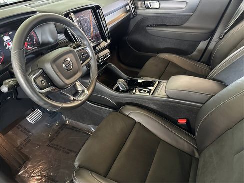 Certified 2021 Volvo XC40 T5 R-Design image 9