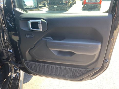 Used 2025 Jeep Wrangler Unlimited Rubicon AWD/4WD image 20