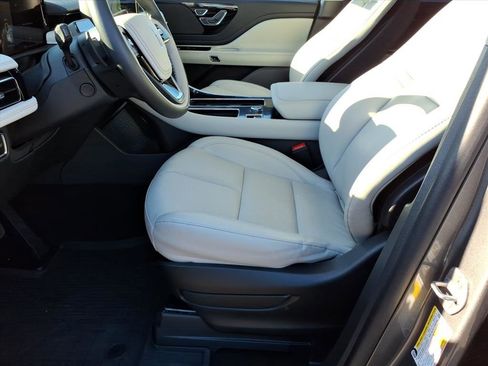 Used 2025 Lincoln Aviator AWD image 15