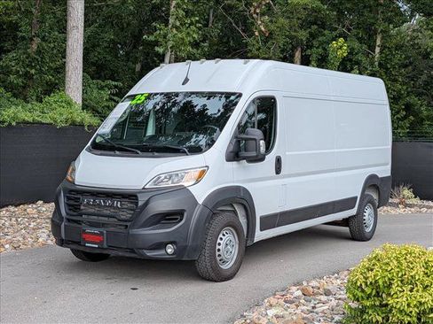 Used 2025 RAM ProMaster 2500 w/ Convenience Group FWD image 1