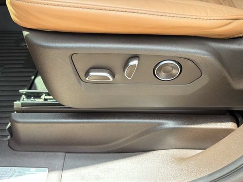 Used 2021 Cadillac Escalade Premium Luxury AWD/4WD image 22
