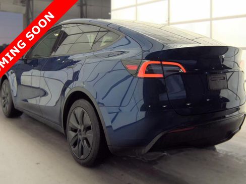 Used 2024 Tesla Model Y 2WD image 3