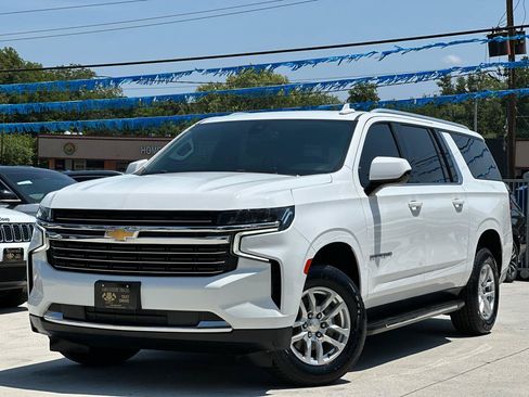 Used 2021 Chevrolet Suburban LT RWD image 3