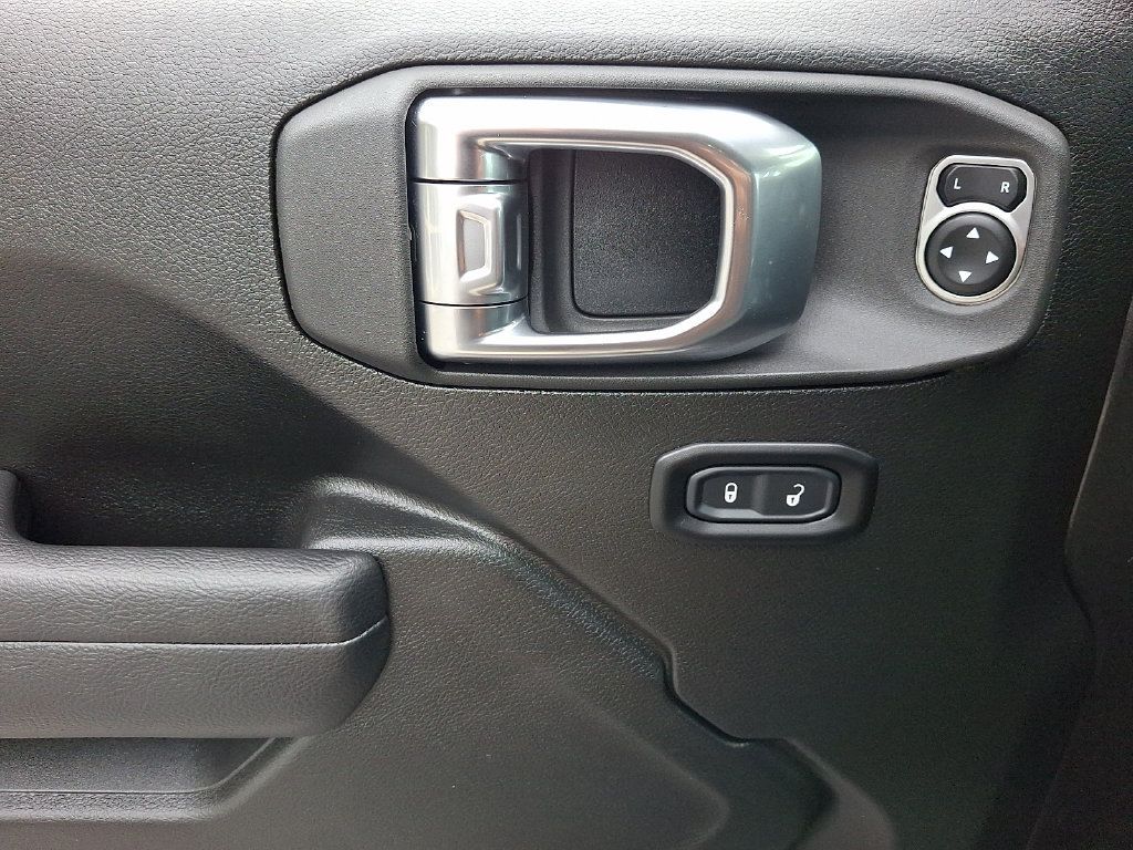 Used 2025 Jeep Wrangler Sport AWD/4WD image 14