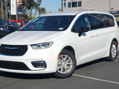 New 2026 Chrysler Pacifica Select image 32