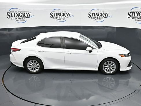 Used 2020 Toyota Camry LE image 16