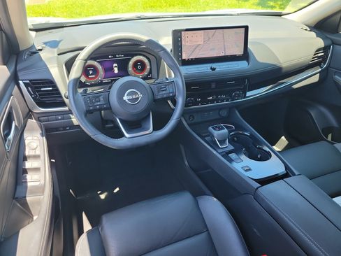 Certified 2024 Nissan Rogue SL FWD image 16