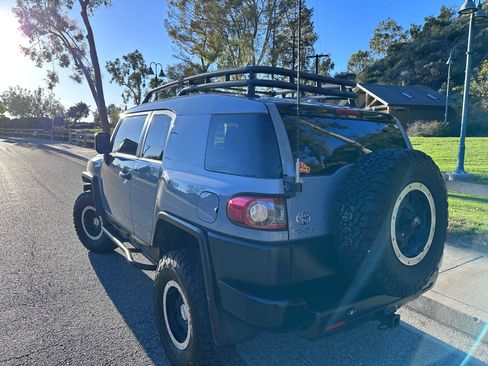 Used 2013 Toyota FJ Cruiser 4WD image 8