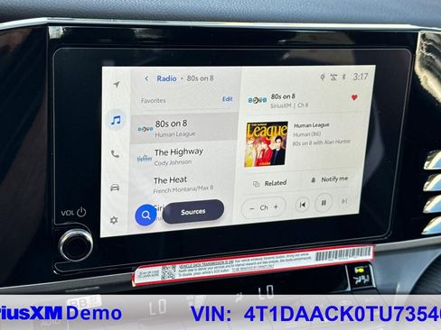 Used 2026 Toyota Camry Hybrid FWD image 27