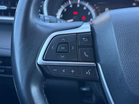 Used 2023 Toyota Highlander XLE AWD/4WD image 26