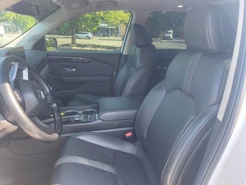 Used 2024 Honda Pilot Touring image 11