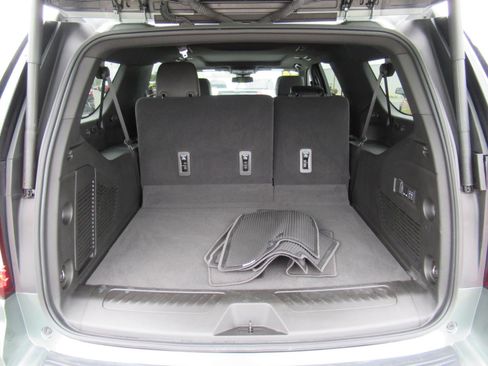 Used 2024 GMC Yukon XL SLT w/ SLT Premium Package AWD/4WD image 34
