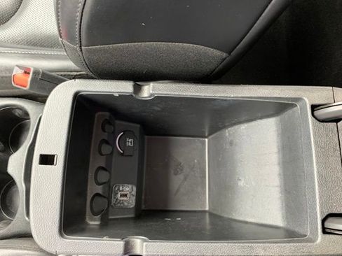 Used 2019 Jeep Cherokee Limited image 25