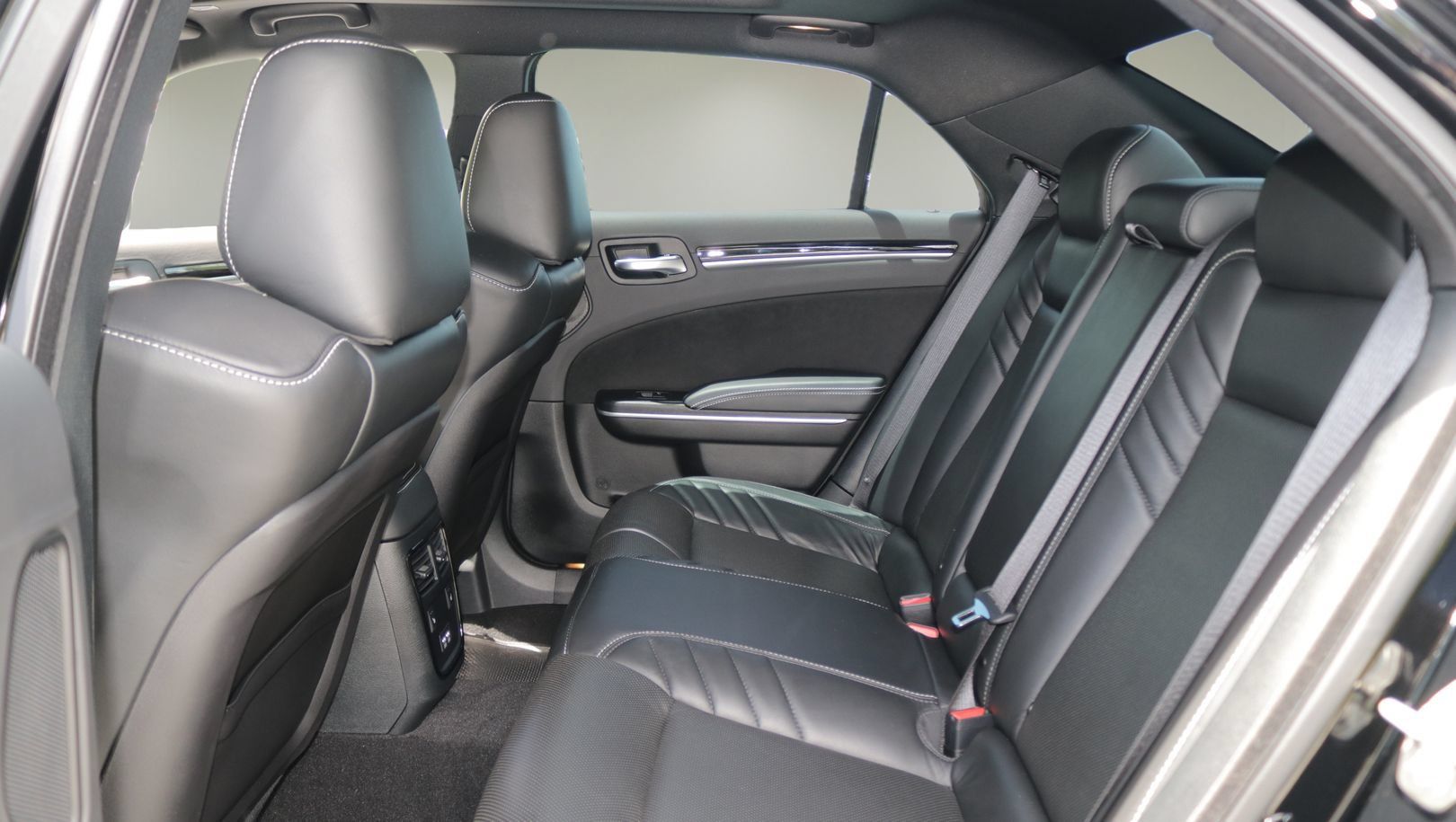Used 2023 Chrysler 300 C RWD image 12