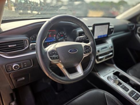 Used 2020 Ford Explorer XLT w/ Equipment Group 202A RWD image 16