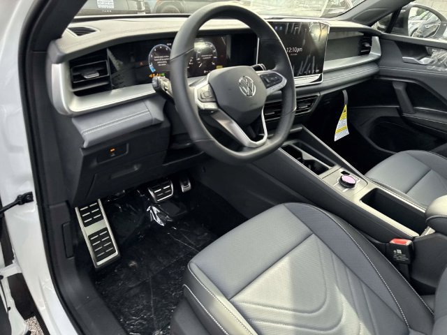 New 2026 Volkswagen Tiguan SE R-Line FWD image 13