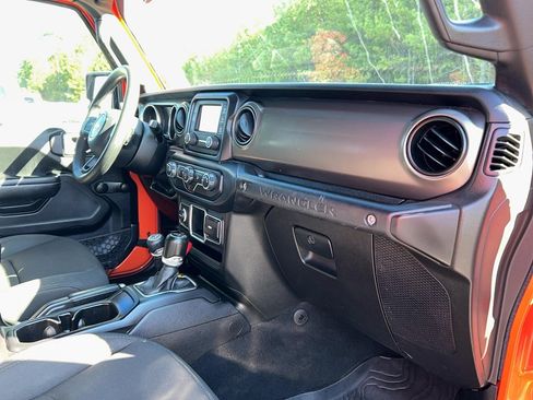 Used 2018 Jeep Wrangler Unlimited Sport image 22