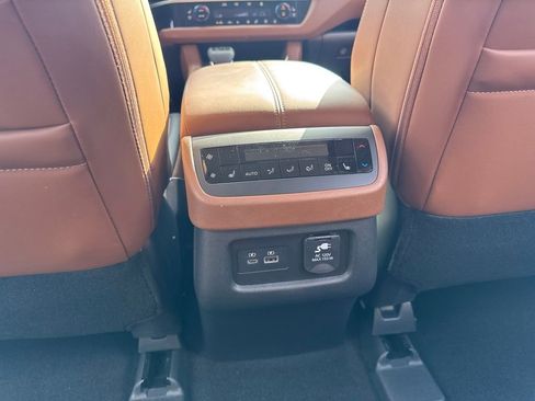 Used 2025 Nissan Pathfinder Platinum AWD/4WD image 12