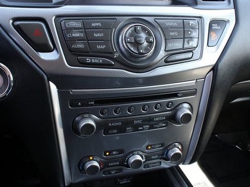 Used 2020 Nissan Pathfinder SL AWD/4WD image 35