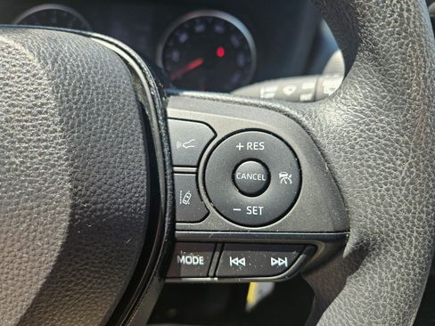 Used 2019 Toyota RAV4 LE w/ All Weather Liner Package AWD/4WD image 18