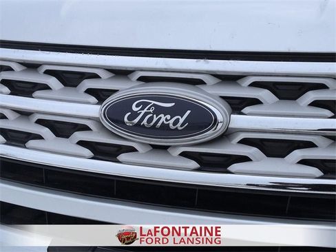 Used 2018 Ford Explorer XLT w/ Equipment Group 201A image 9