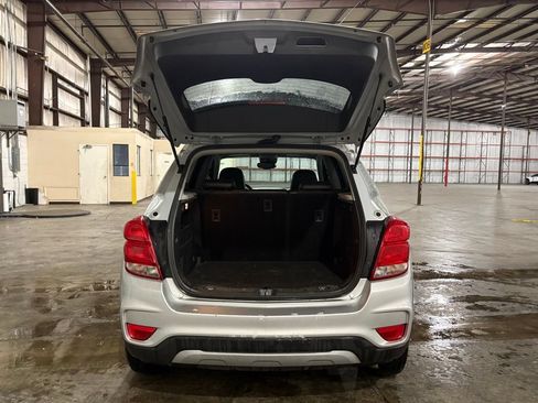 Used 2019 Chevrolet Trax LT w/ LT Convenience Package FWD image 12