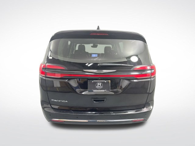 Used 2024 Chrysler Pacifica Touring-L FWD image 32
