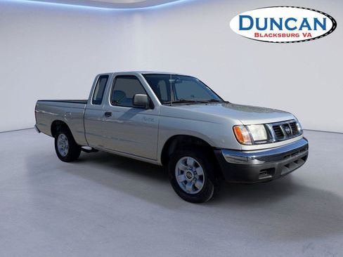 Used 1998 Nissan Frontier XE RWD image 1