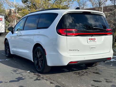 New 2026 Chrysler Pacifica Select w/ S Appearance Package FWD image 5