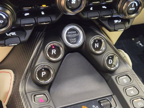 Used 2023 Aston Martin V8 Vantage Coupe RWD image 35