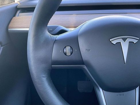 Used 2021 Tesla Model Y Long Range image 18
