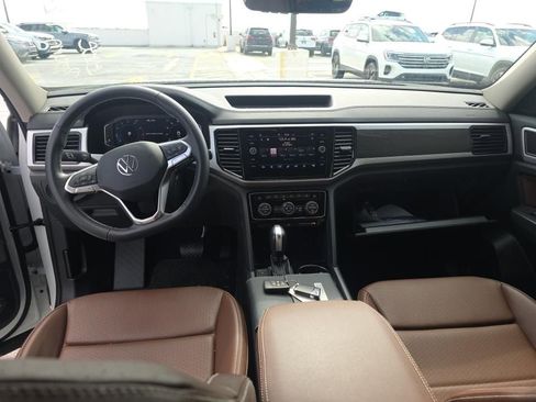 Used 2023 Volkswagen Atlas SE w/ Black Wheel Package image 10