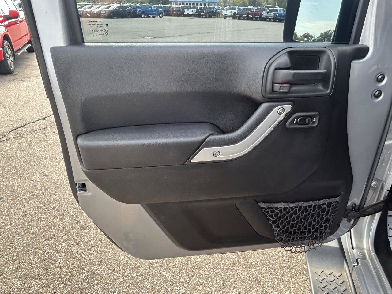 Used 2017 Jeep Wrangler Unlimited Sahara AWD/4WD image 16