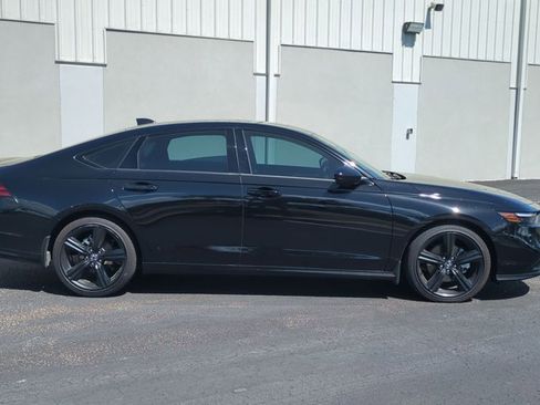 Used 2023 Honda Accord Sport image 4