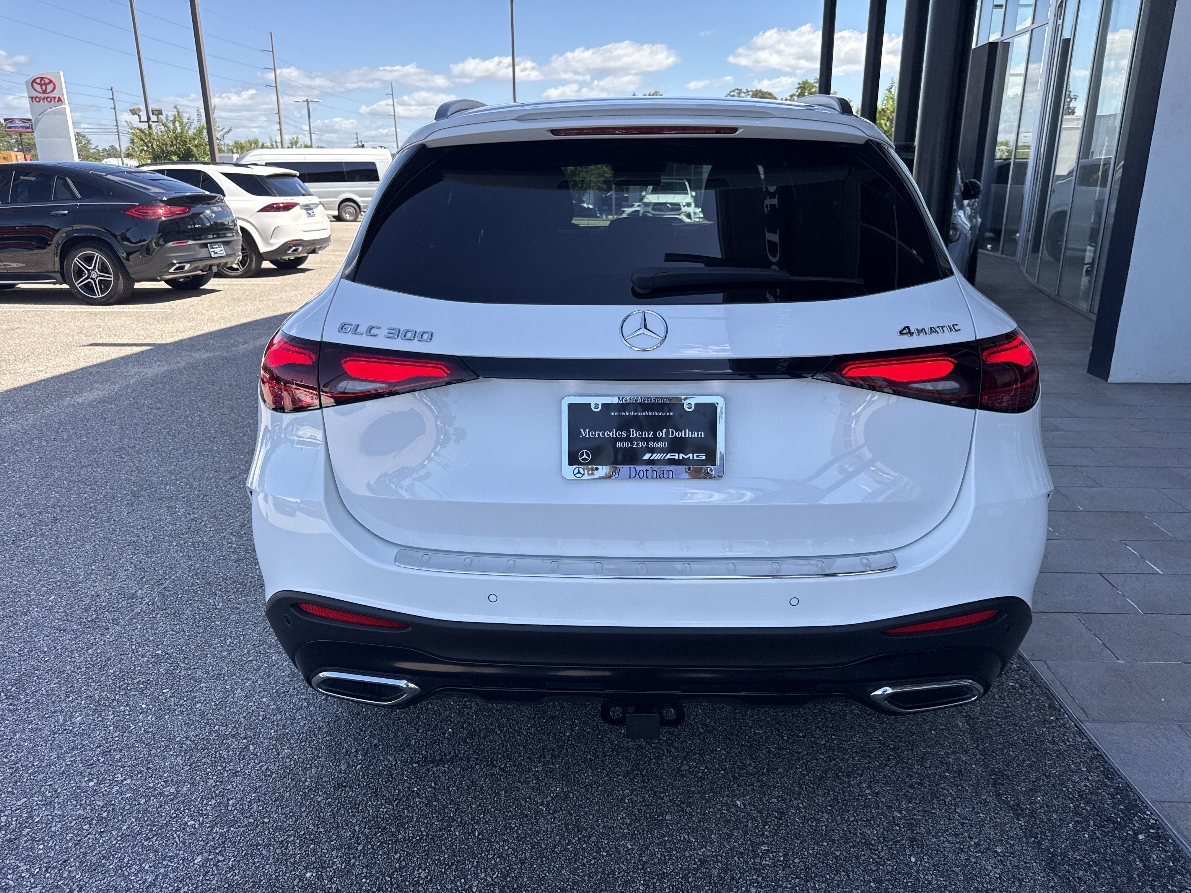 Used 2025 Mercedes-Benz GLC 300 4MATIC image 3
