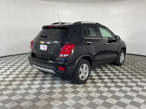 Used 2019 Chevrolet Trax LT w/ LT Convenience Package AWD/4WD image 16