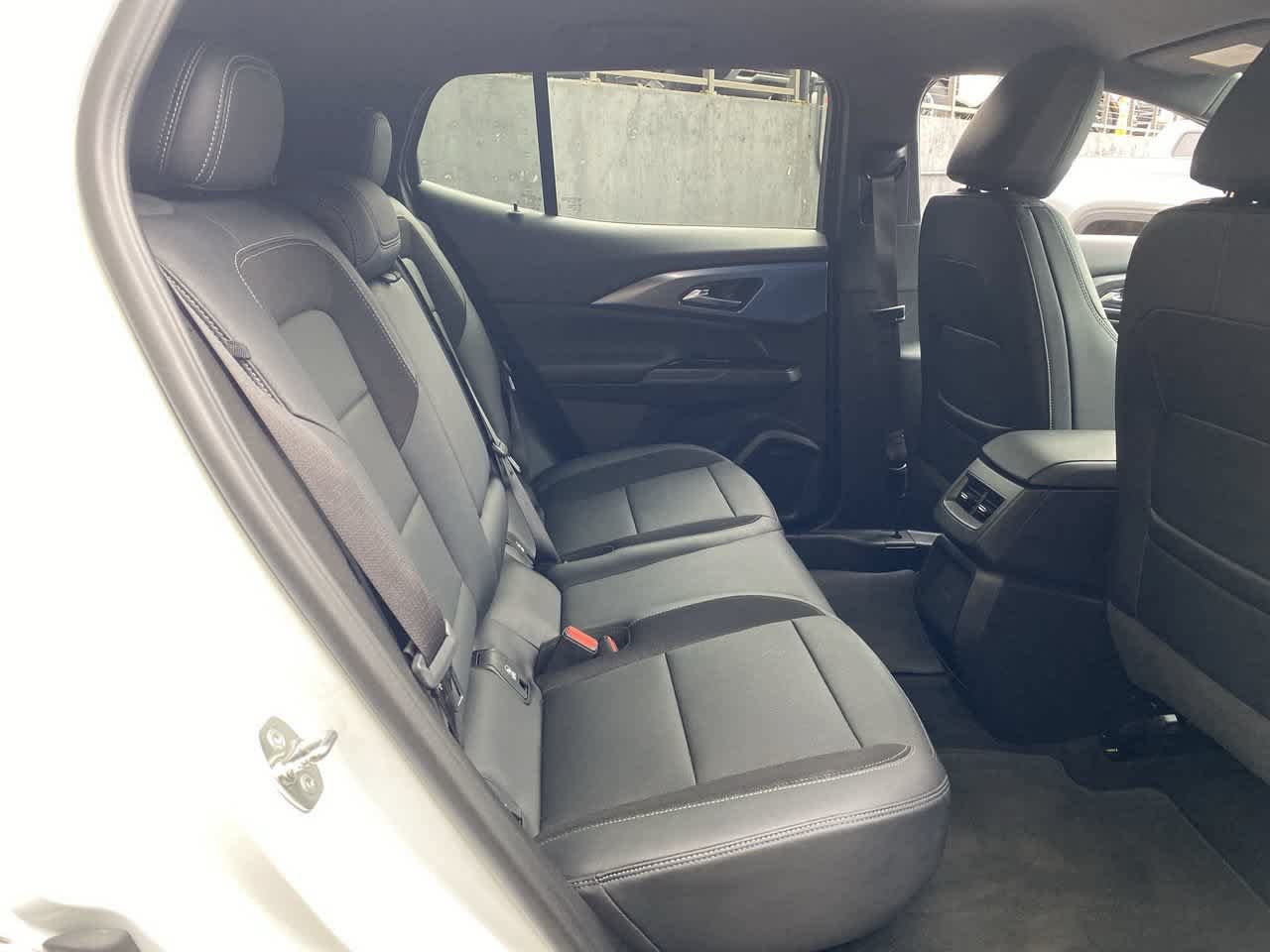 Used 2024 Chevrolet Equinox EV LT AWD/4WD image 17