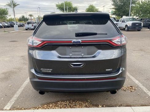 Used 2017 Ford Edge SE image 3
