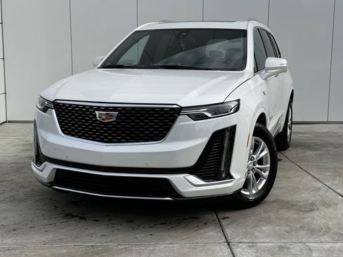 New 2025 Cadillac XT6 Luxury image 1