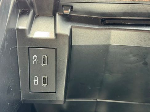 Used 2025 Toyota Sienna Platinum image 32