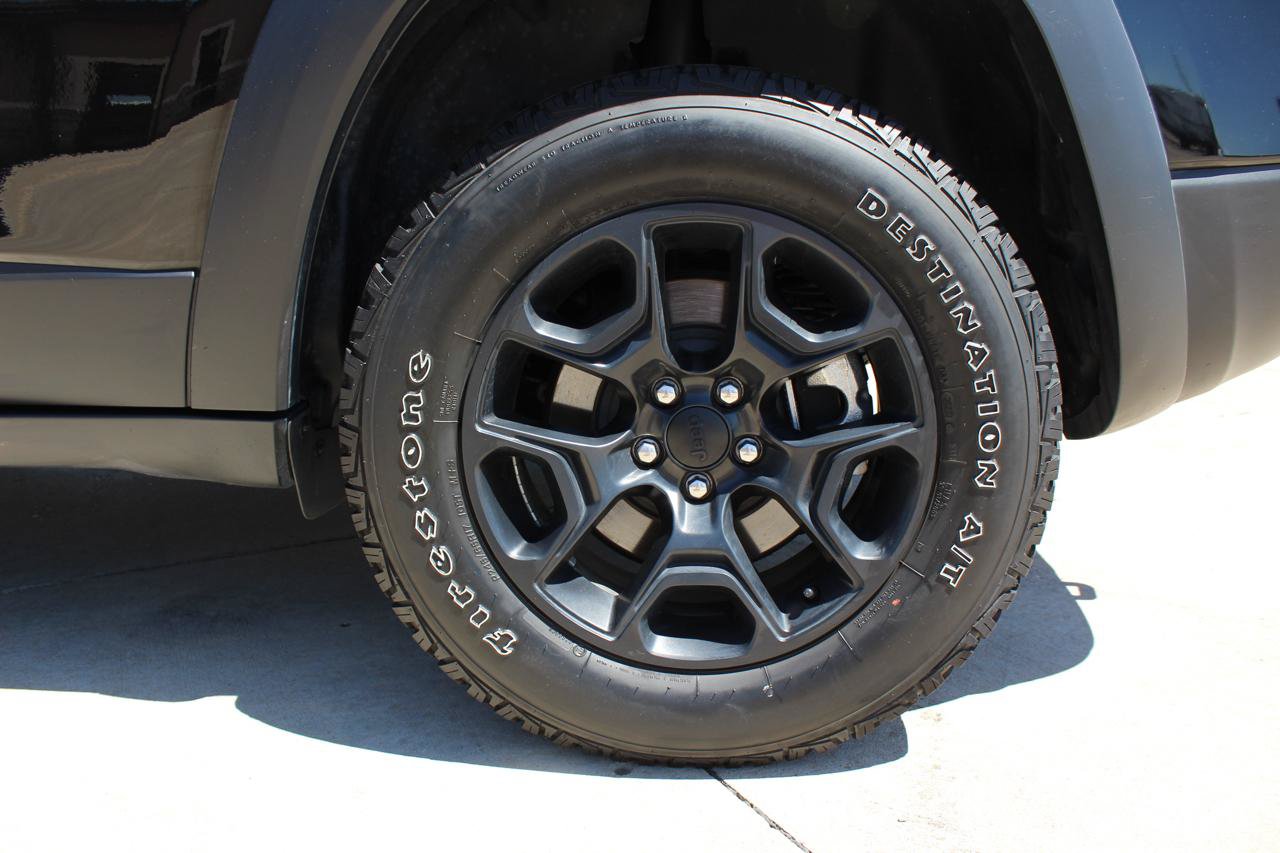 Used 2022 Jeep Cherokee Latitude w/ Sun & Sound Group AWD/4WD image 41