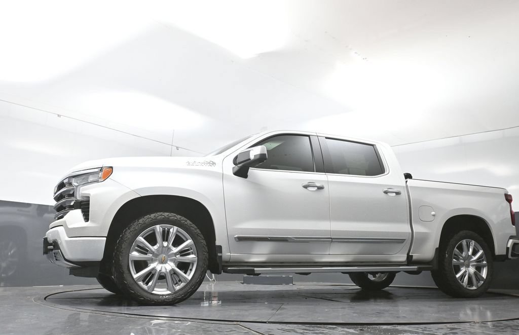 Used 2022 Chevrolet Silverado 1500 High Country w/ High Country Premium Package AWD/4WD image 65