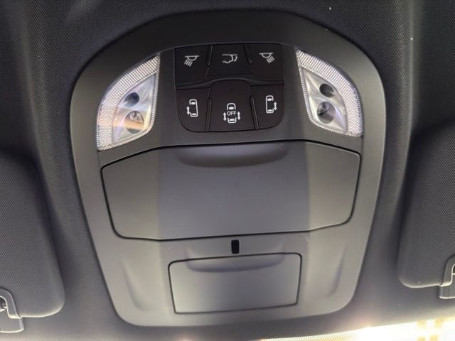 Used 2025 Chrysler Pacifica Select AWD/4WD image 15