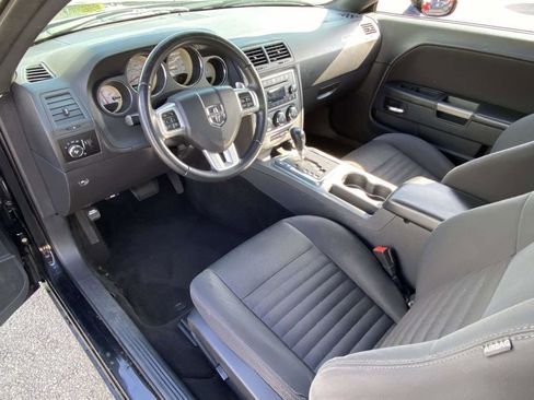 Used 2013 Dodge Challenger R/T image 9