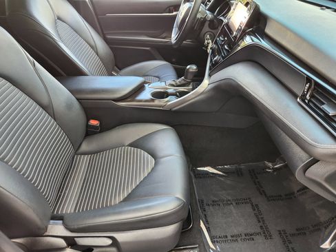 Used 2022 Toyota Camry SE FWD image 3