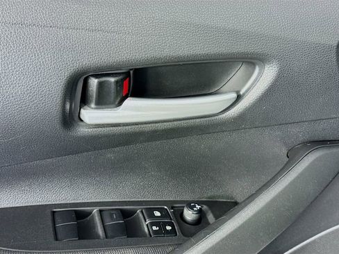 Used 2021 Toyota Corolla LE image 19
