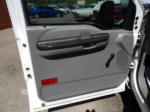 Used 2005 Ford F350 XL RWD image 9