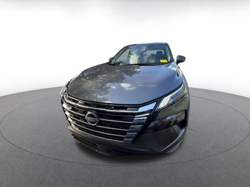 Used 2025 Nissan Rogue SV FWD image 3